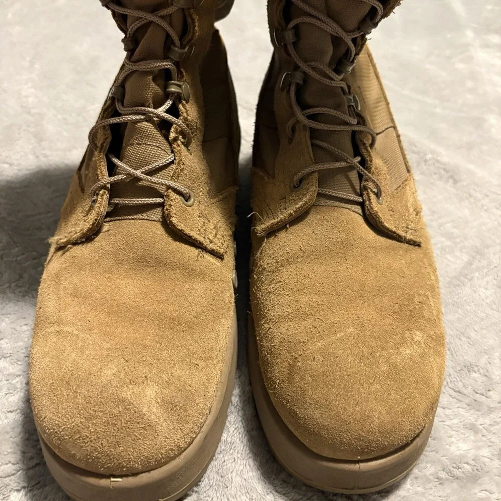 US Army Hot Weather Combat Boots 10.5 R Coyote Tan Vibram Made USA Military